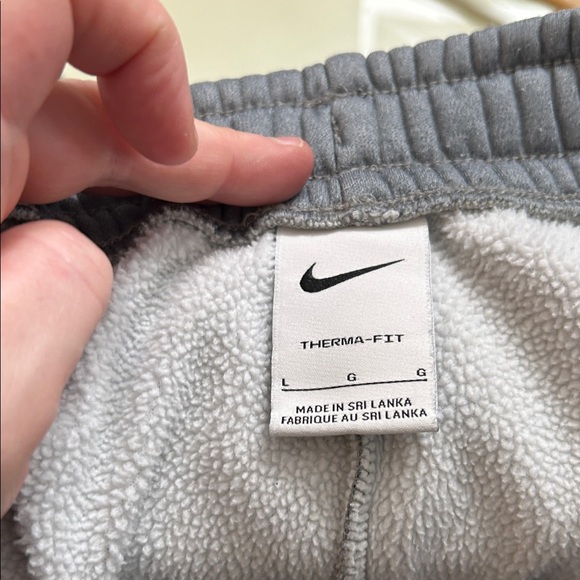 Nike Women’s Heather Gray Sweatshirt and Joggers Set - Picture 16 of 16